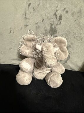 Webkinz GANZ Gray Stringy Elephant Plush 8”  HM007